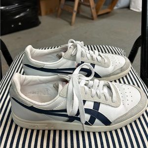 ASICS women’s 7 leather shoes